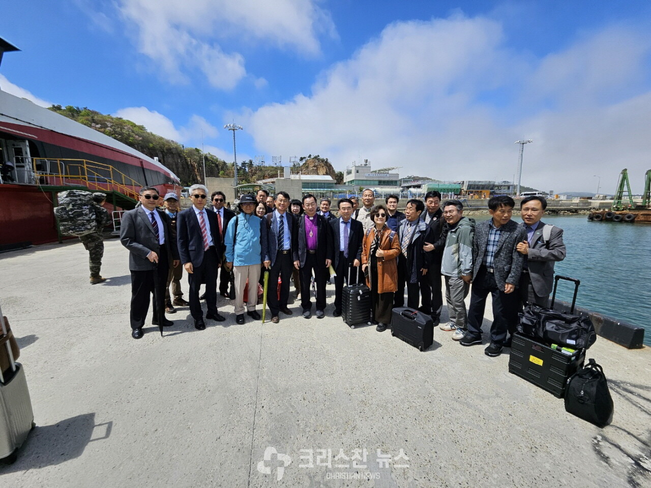 백령도에 첫 발을 내 딛는 모습