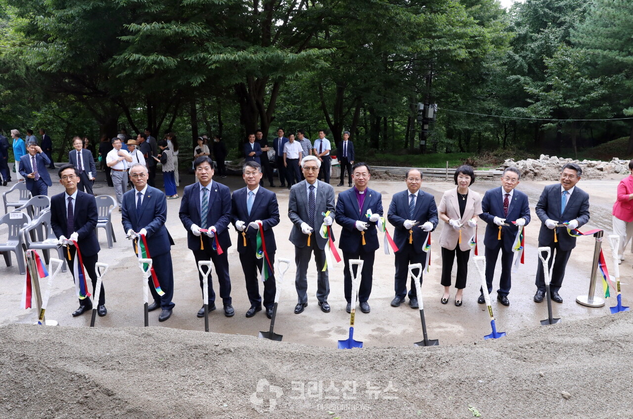 기념테이프 커팅식 모습