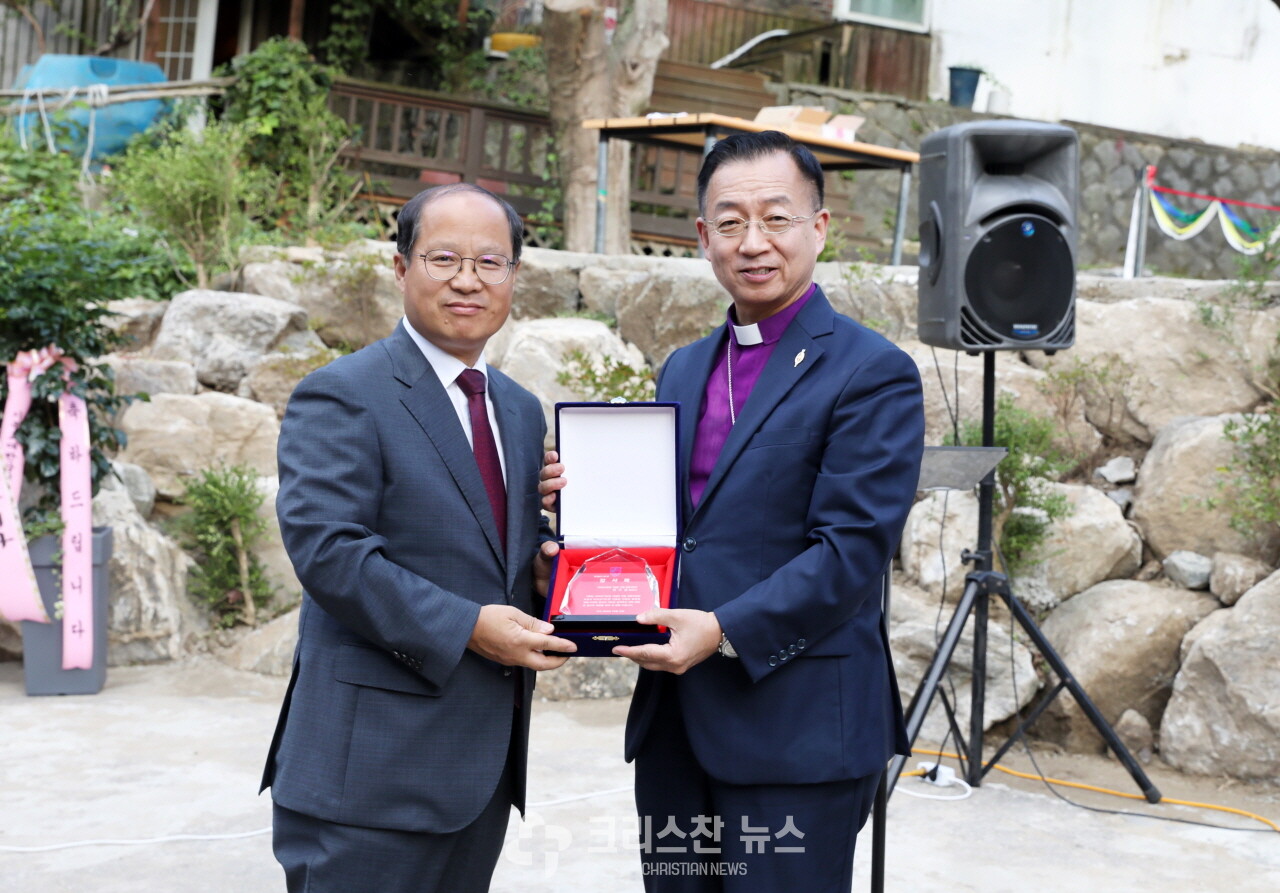 감사패 수여, 천수남 감리사(강화남지방회/마리산기도원 기념관 건립 공동위원장)