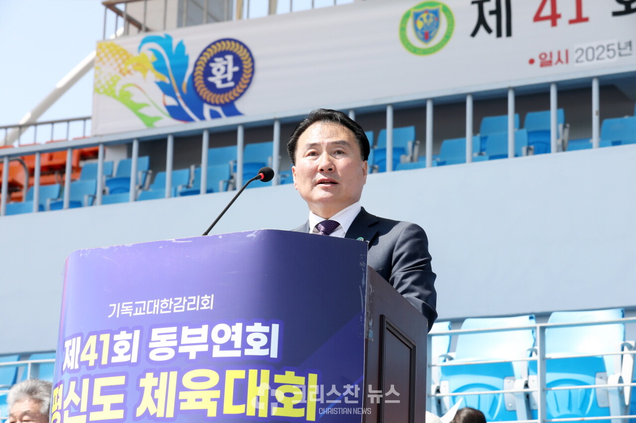 개회를 선언하는 권오종 장로(남선교회 동부연회연합회 회장)