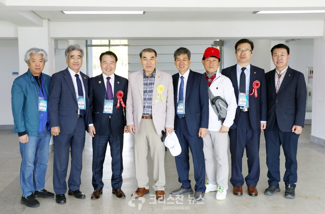 행사전 기념촬영 모습
