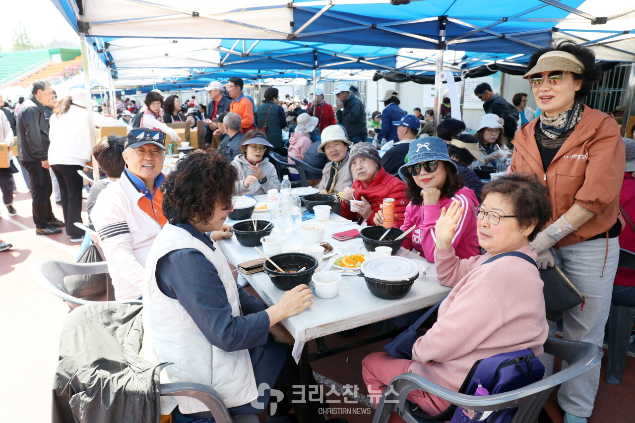 즐거운 식사 모습