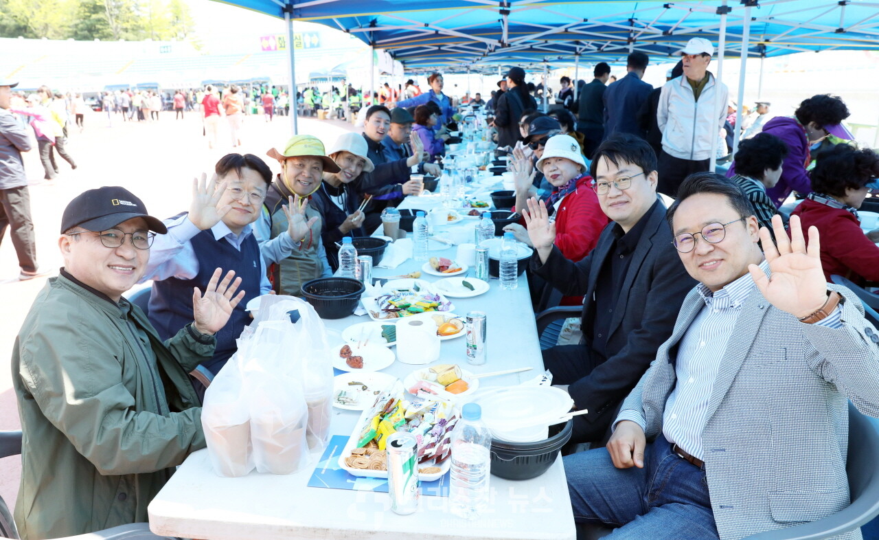 즐거운 식사 모습