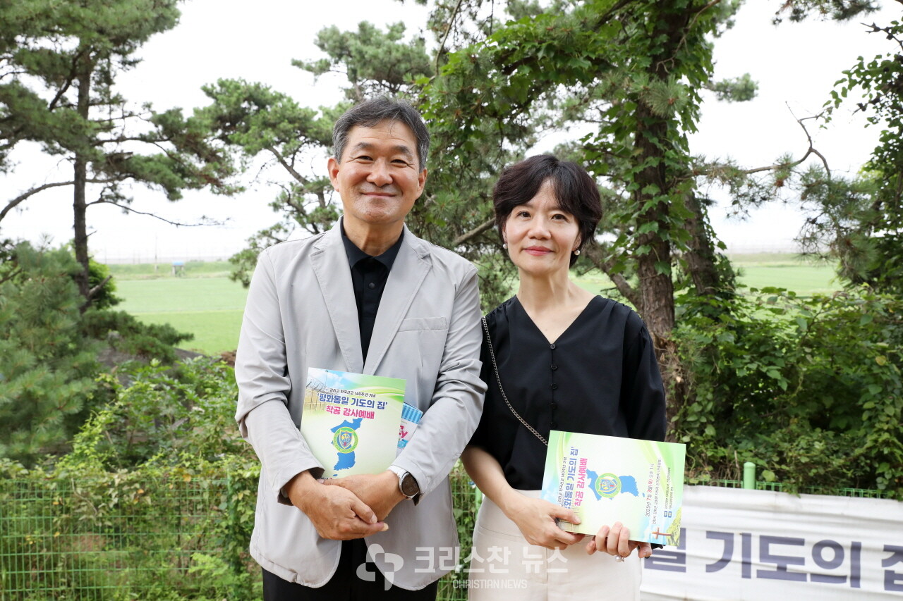 진홍성 집사(좌), 변정순 권사(우) 부부